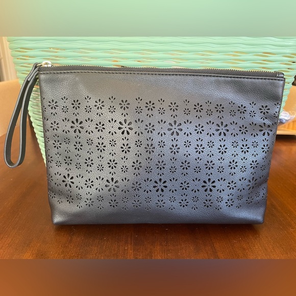 NWOT OLD NAVY LASER-CUT CLUTCH - Picture 1 of 7